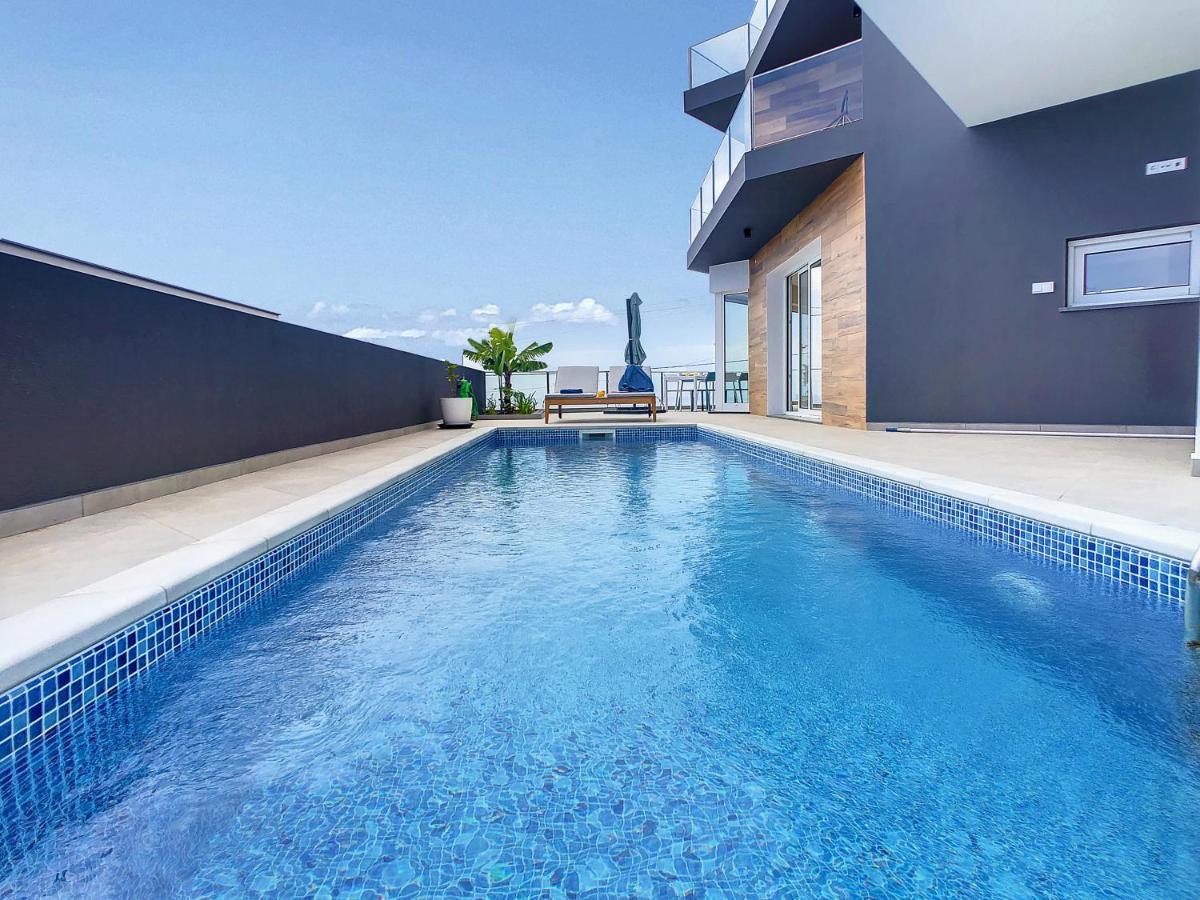 Villa Omar By Lovelystay Canhas Bagian luar foto